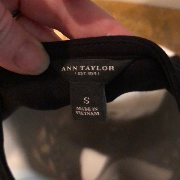 Ann Taylor black and cream design top - Picture 4 of 4